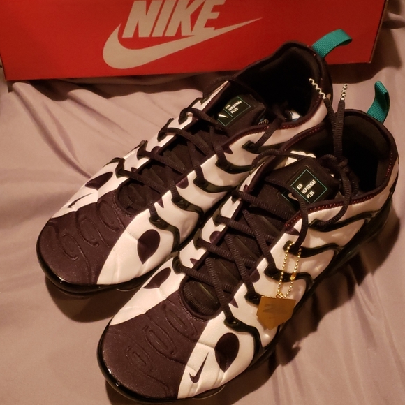 Nike Air Vapormax Plus - Picture 3 of 5